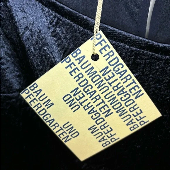 Baum und Pferdgarten | Aneto Crinkle Satin Cutout Long Sleeve Dress | Size 10 - Picture 4 of 12